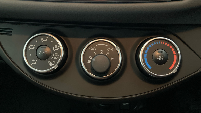 Toyota Yaris 1.5 VVT-i Icon Tech 5dr Petrol Hatchback